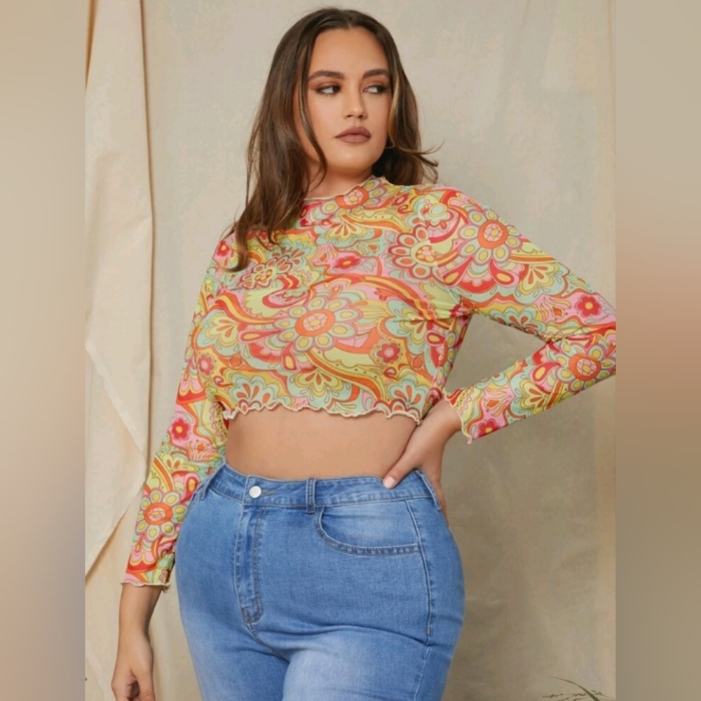 PLUS MESH MOCK NECK FLORAL LETTUCE TRIM CROP TOP